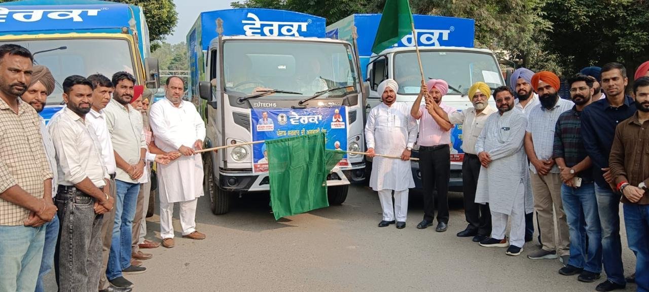 14 of 8,624 ਮੁੱਖ ਮੰਤਰੀ ਦੀ ਅਗਵਾਈ ਹੇਠ ਵੇਰਕਾ ਨੇ ਹੜ੍ਹ ਪੀੜਤਾਂ ਲਈ ਤਿੰਨ ਟਰੱਕ ਰਾਹਤ ਸਮੱਗਰੀ ਭੇਜੀ