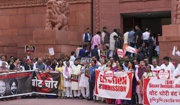 ਵੋਟਰ ਸੂਚੀ ਸੋਧ 'ਤੇ ਰਾਜ ਸਭਾ 'ਚ ਵਿਰੋਧੀ ਧਿਰ ਦਾ ਹੰਗਾਮਾ, ਕਾਰਵਾਈ ਦੁਪਹਿਰ 2 ਵਜੇ ਤੱਕ ਮੁਲਤਵੀ