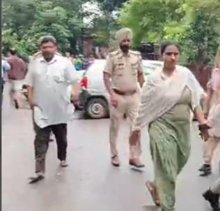 Amritsar News : ਪ੍ਰੇਮੀ ਨਾਲ ਮਿਲ ਕੇ ਮਹਿਲਾ ਨੇ ਪਤੀ ਦਾ ਕੀਤਾ ਬੇਹਰਿਮੀ ਨਾਲ ਕਤਲ; ਗੁੰਮਸ਼ੁਦੀ ਦਾ ਦਰਜ ਕਰਵਾਇਆ ਸੀ ਮਾਮਲਾ, ਫੇਰ ਇੰਝ ਖੁੱਲ੍ਹੀ ਪੋਲ