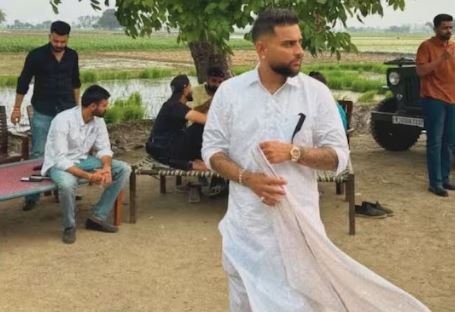 Flood in Punjab: ਪੰਜਾਬ 'ਚ ਹੜ੍ਹ ਪੀੜਤਾਂ ਦੀ ਮਦਦ ਲਈ ਅੱਗੇ ਆਏ ਕਈ ਪੰਜਾਬੀ ਕਲਾਕਾਰ, ਕਰਨ ਔਜਲਾ ਬੋਲੇ- ਮੈਂ ਜਿੰਨਾ ਹੋ ਸਕੇ ਮਦਦ ਕਰ ਰਿਹਾ ਹਾਂ; ਪ੍ਰਸ਼ੰਸਕ ਵੀ...